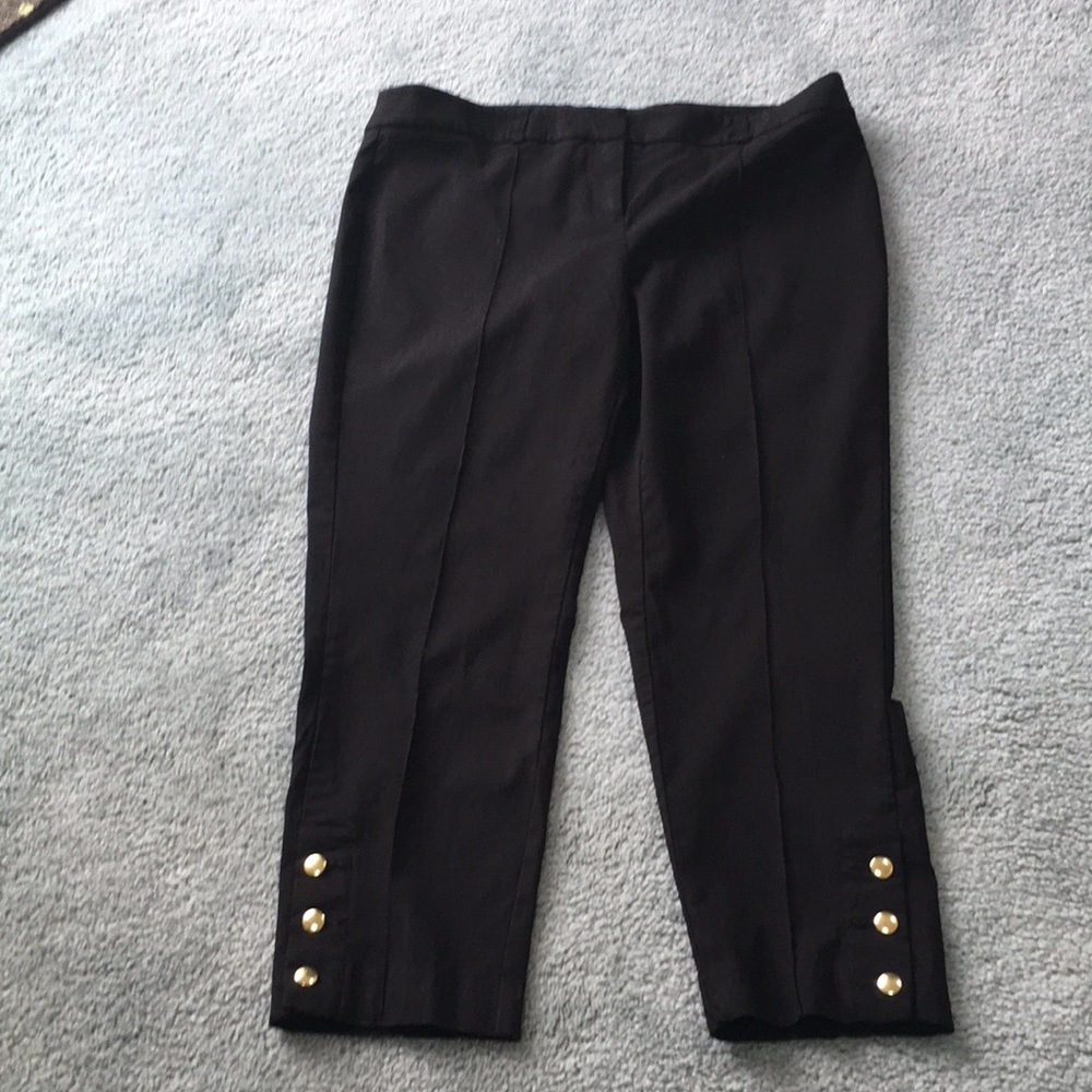 Black petite stretch capris